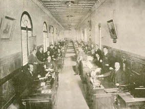Sala de aparatos telegráficos en la Central de Bogotá, 1923. El Gráfico, Bogotá.